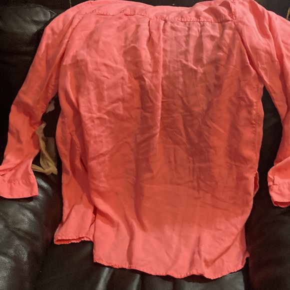 Crown & ivy peach color, women’s button up blouse, size large - Picture 3 of 3